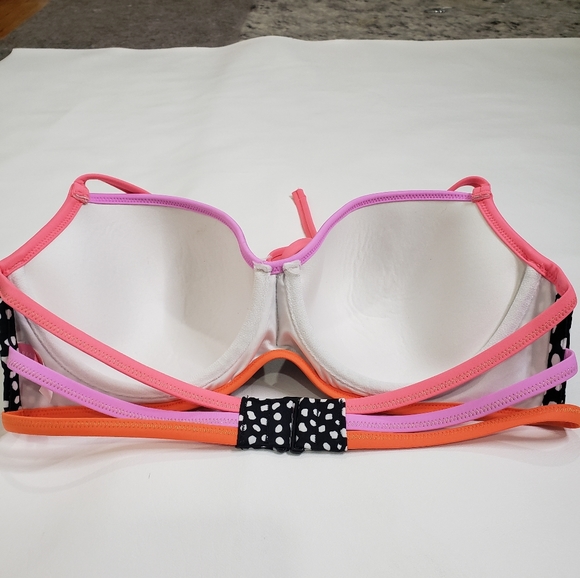 Victoria's Secret The Getaway HalterBikini - Picture 3 of 9